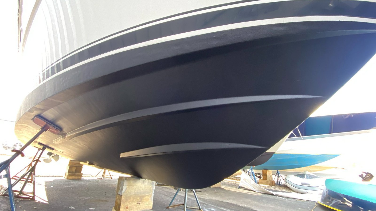 How to Choose the Best Bottom Paint for Saltwater vs. Freshwater Boats